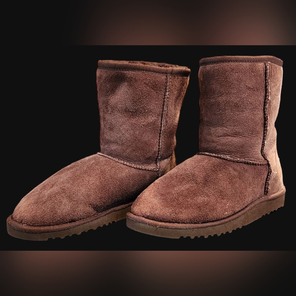 UGG Classic Short Boots in Brown w/ Extra Fur Insert